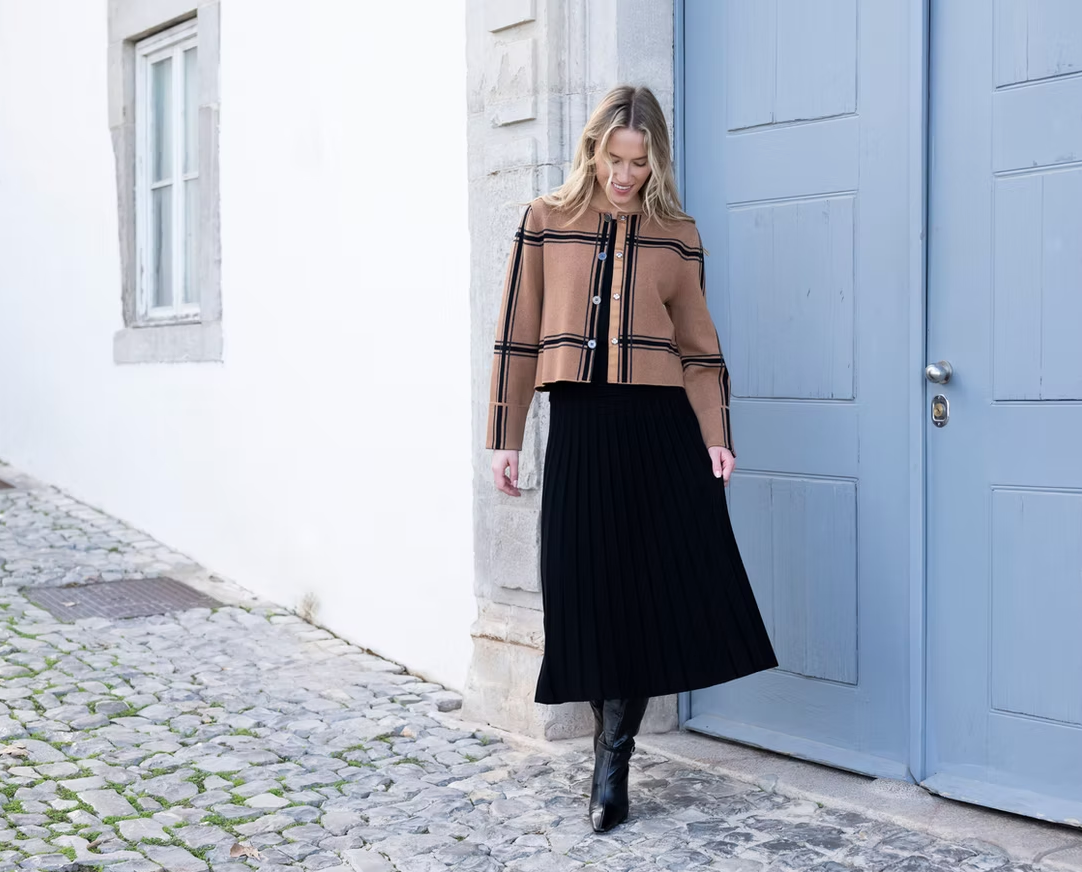 Pleated Midi Skirt – Black
